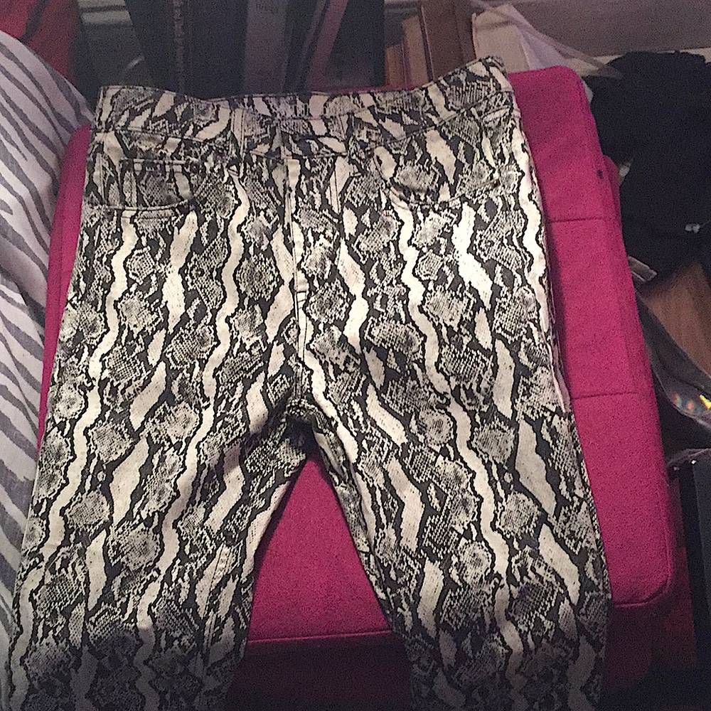 Skinny leg snakeskin never been worn